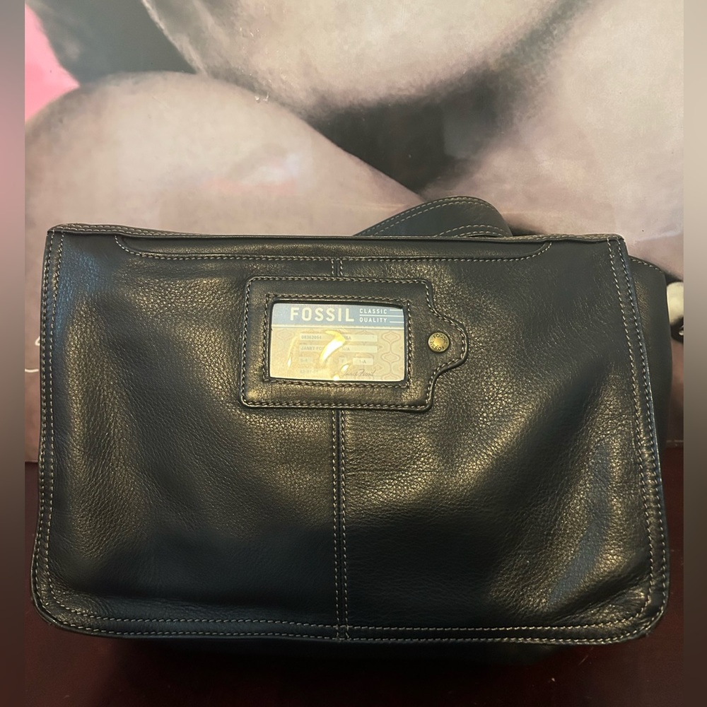 FOSSIL CROSSBODY EUC🖤